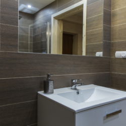 Apartament Słoneczny 12 - łazienka z umywalką